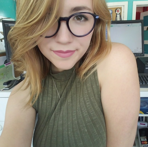 Meet your Posher! - Picture 1 of 2